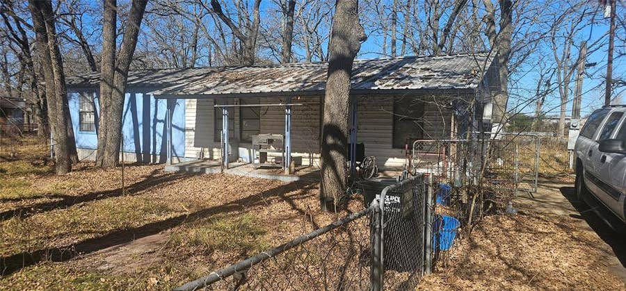 Property photo for 1932 Wahoo Lane, West Tawakoni, TX