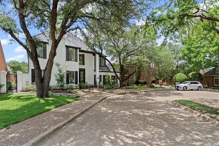 Property photo for 2 Parliament Place, Dallas, TX