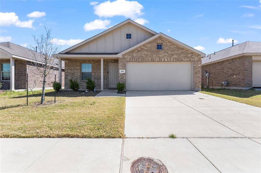 Property photo for 1109 Odlozil Lane, Ennis, TX