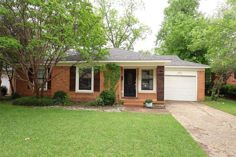 Property photo for 2818 Tolosa Drive, Dallas, TX