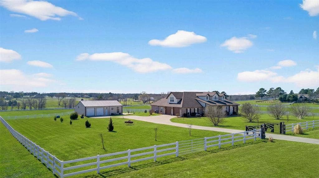 23151 Champion Drive, Lindale, TX 75771 23151 Champion Drive, Lindale, TX 75771