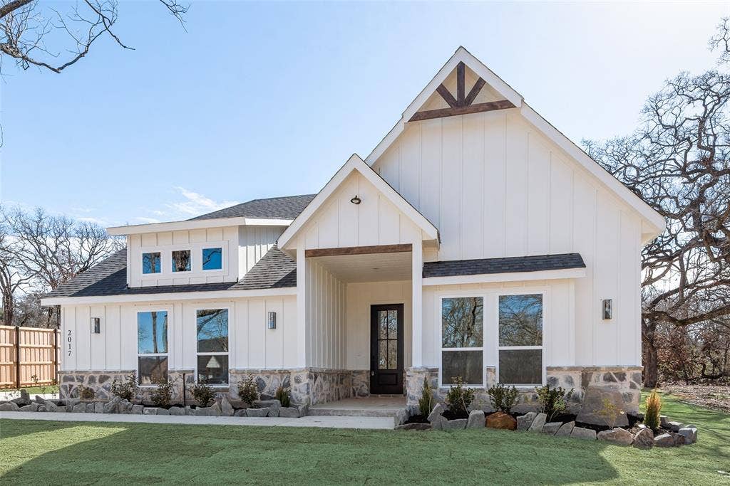 2017 Shady Creek Crossing, Azle, TX 76020 2017 Shady Creek Crossing, Azle, TX 76020