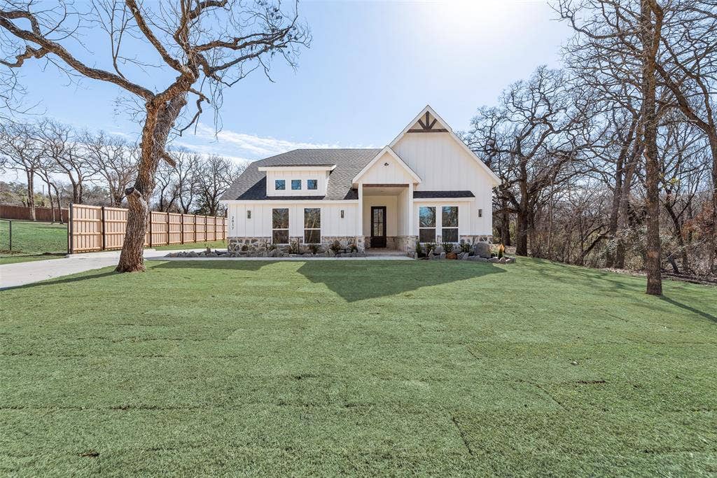2017 Shady Creek Crossing, Azle, TX 76020 2017 Shady Creek Crossing, Azle, TX 76020