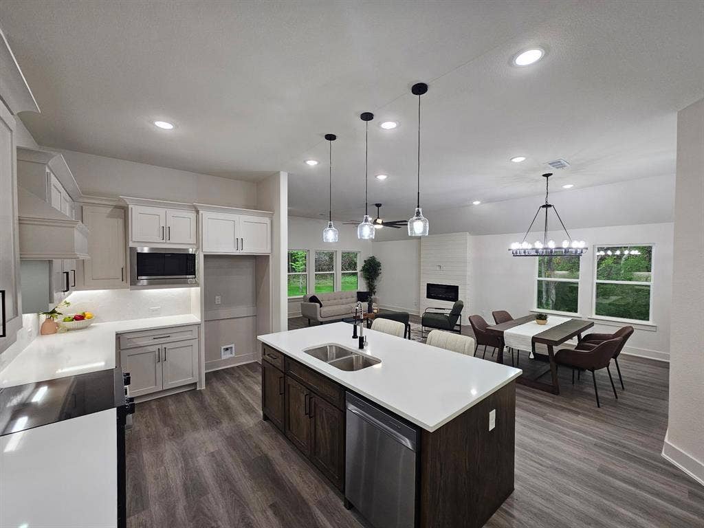 2017 Shady Creek Crossing, Azle, TX 76020 2017 Shady Creek Crossing, Azle, TX 76020