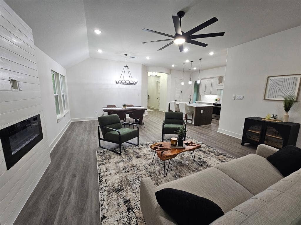 2017 Shady Creek Crossing, Azle, TX 76020 2017 Shady Creek Crossing, Azle, TX 76020