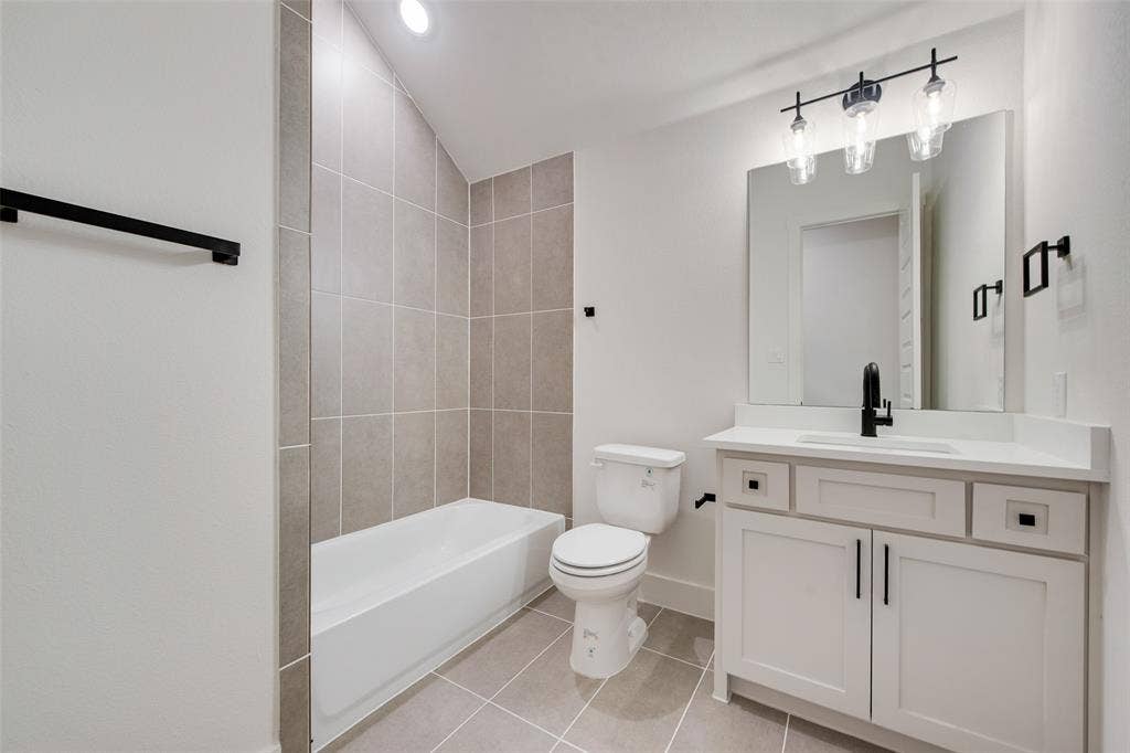 2017 Shady Creek Crossing, Azle, TX 76020 2017 Shady Creek Crossing, Azle, TX 76020