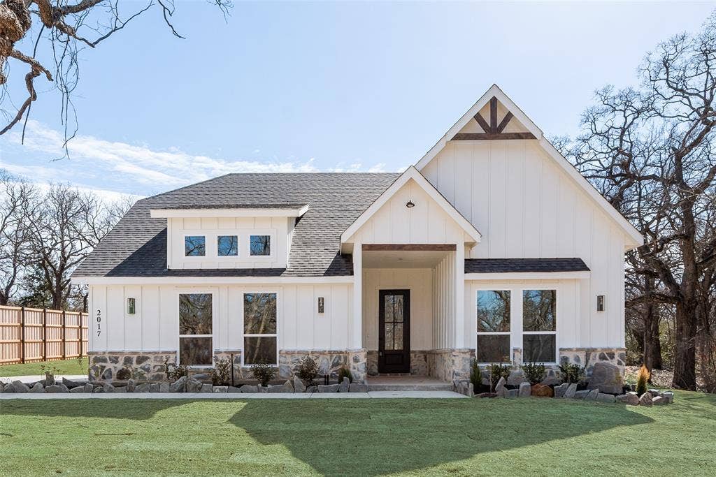 2017 Shady Creek Crossing, Azle, TX 76020 2017 Shady Creek Crossing, Azle, TX 76020