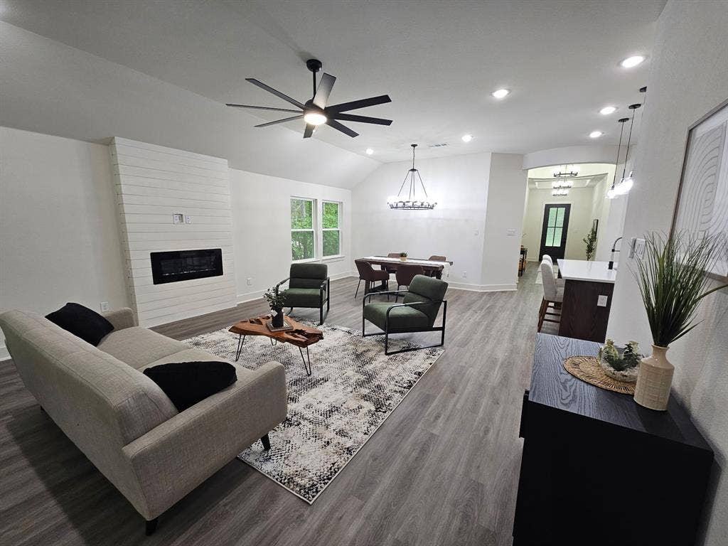 2017 Shady Creek Crossing, Azle, TX 76020 2017 Shady Creek Crossing, Azle, TX 76020