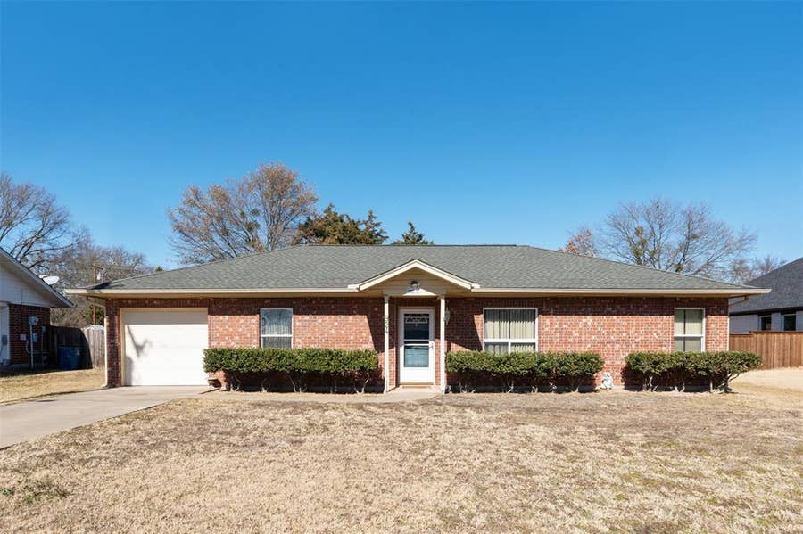 Property photo for 924 Guam Street, Tool, TX