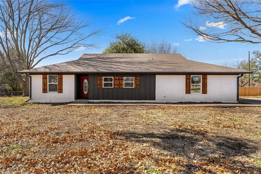 Property photo for 801 Chapparal Road, Hewitt, TX