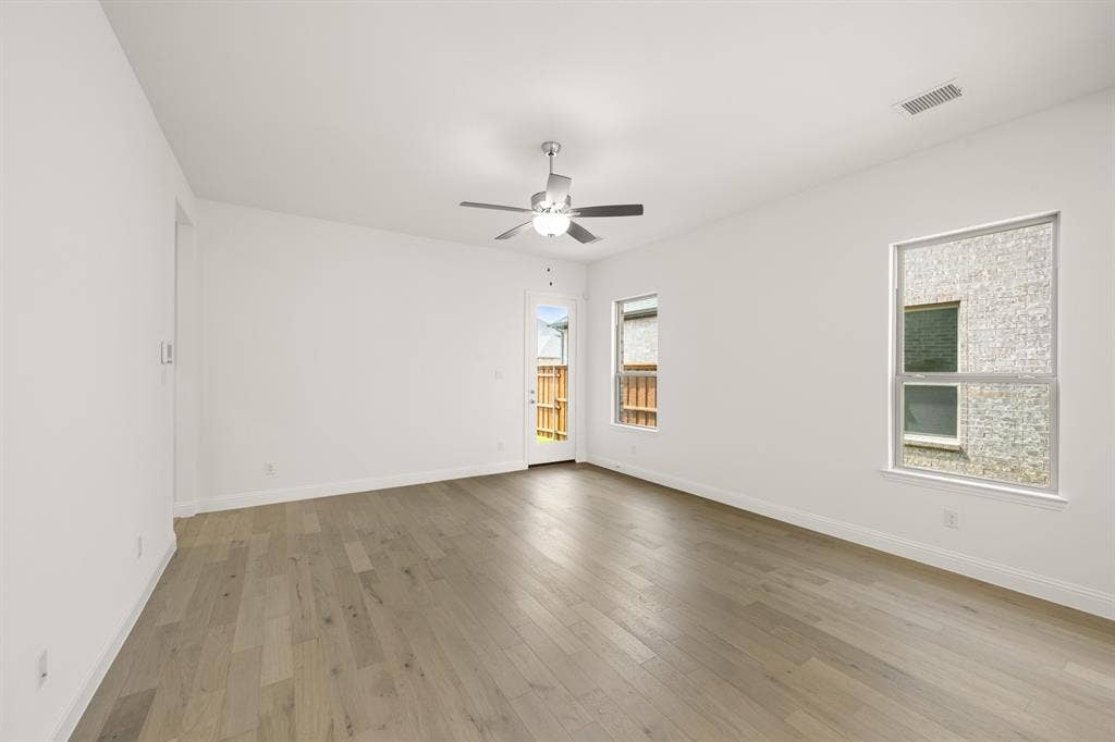 1540 Euclid Alley, Corinth, TX 76208 1540 Euclid- Living Room-3