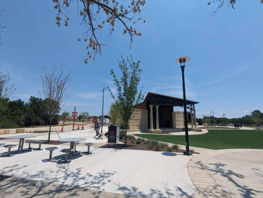 1540 Euclid Alley, Corinth, TX 76208 Agora Ampitheatre 3