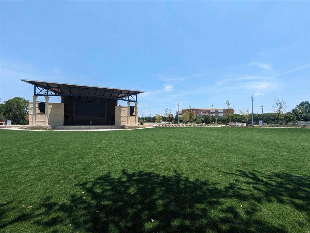 1540 Euclid Alley, Corinth, TX 76208 Agora Ampitheatre 2