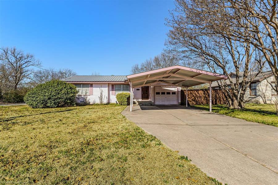 Property photo for 1401 N Rockwall Avenue, Terrell, TX