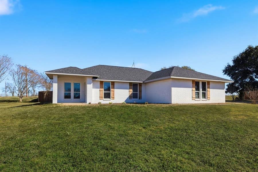 Property photo for 101 S Haven Place, Waxahachie, TX