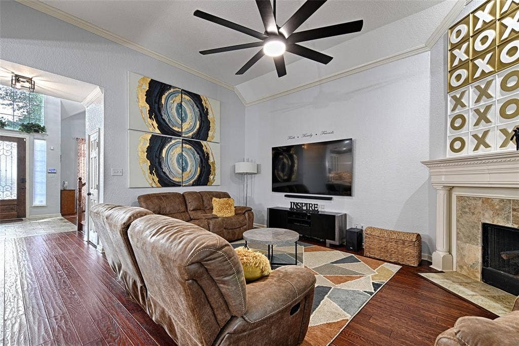 9001 Culberson Drive, Plano, TX 75025 9001 Culberson Drive, Plano, TX 75025