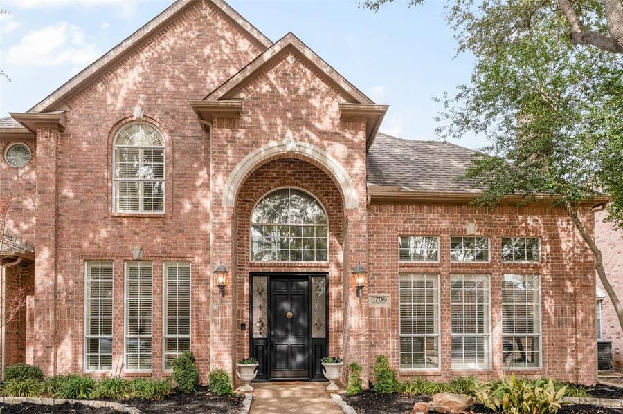 Property photo for 5709 Ridgehaven Drive, Plano, TX