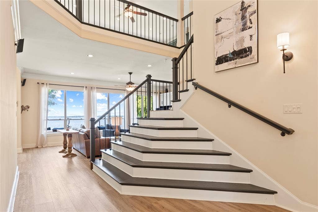 636 Turner Drive, Trinidad, TX 75163 View going upstairs