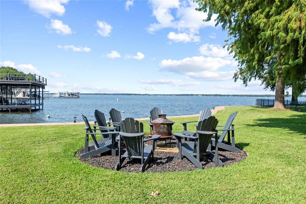 636 Turner Drive, Trinidad, TX 75163 Outdoor fire pit
