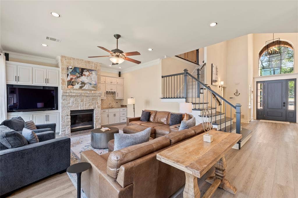 636 Turner Drive, Trinidad, TX 75163 add'l view of living area