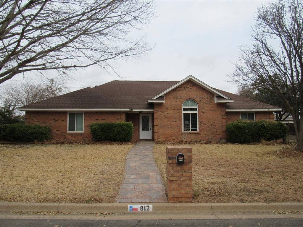 812 Regina Drive, Hewitt, TX 76643 812 Regina Drive, Hewitt, TX 76643