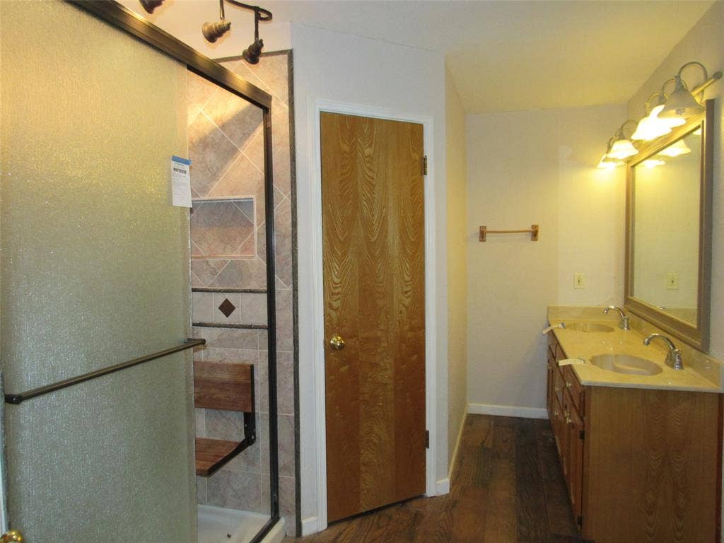 812 Regina Drive, Hewitt, TX 76643 812 Regina Drive, Hewitt, TX 76643