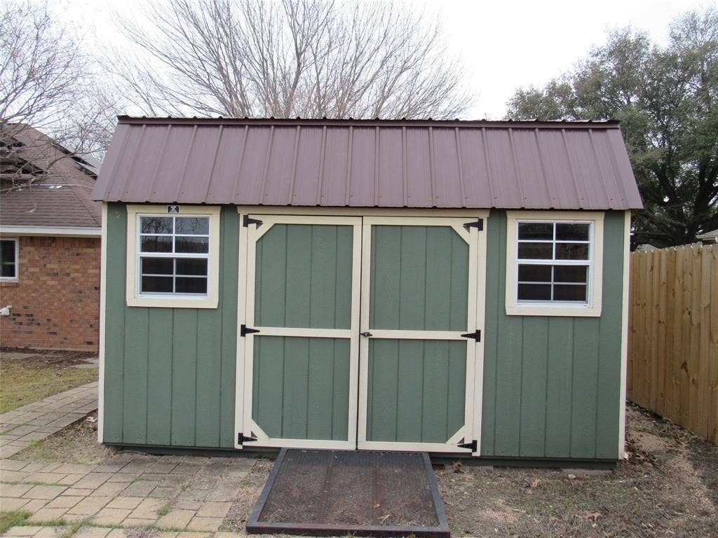 812 Regina Drive, Hewitt, TX 76643 812 Regina Drive, Hewitt, TX 76643