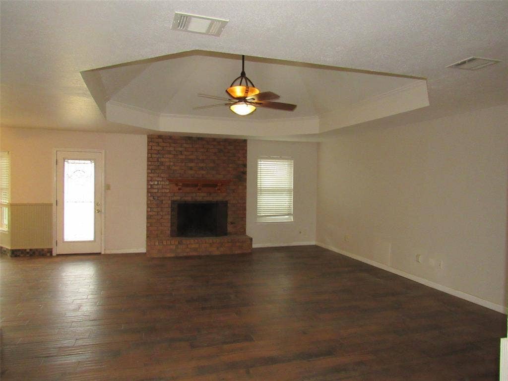 812 Regina Drive, Hewitt, TX 76643 812 Regina Drive, Hewitt, TX 76643