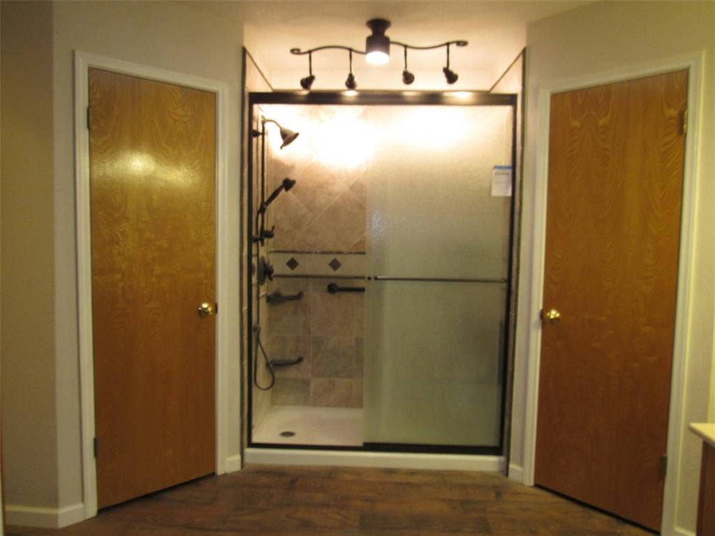 812 Regina Drive, Hewitt, TX 76643 812 Regina Drive, Hewitt, TX 76643