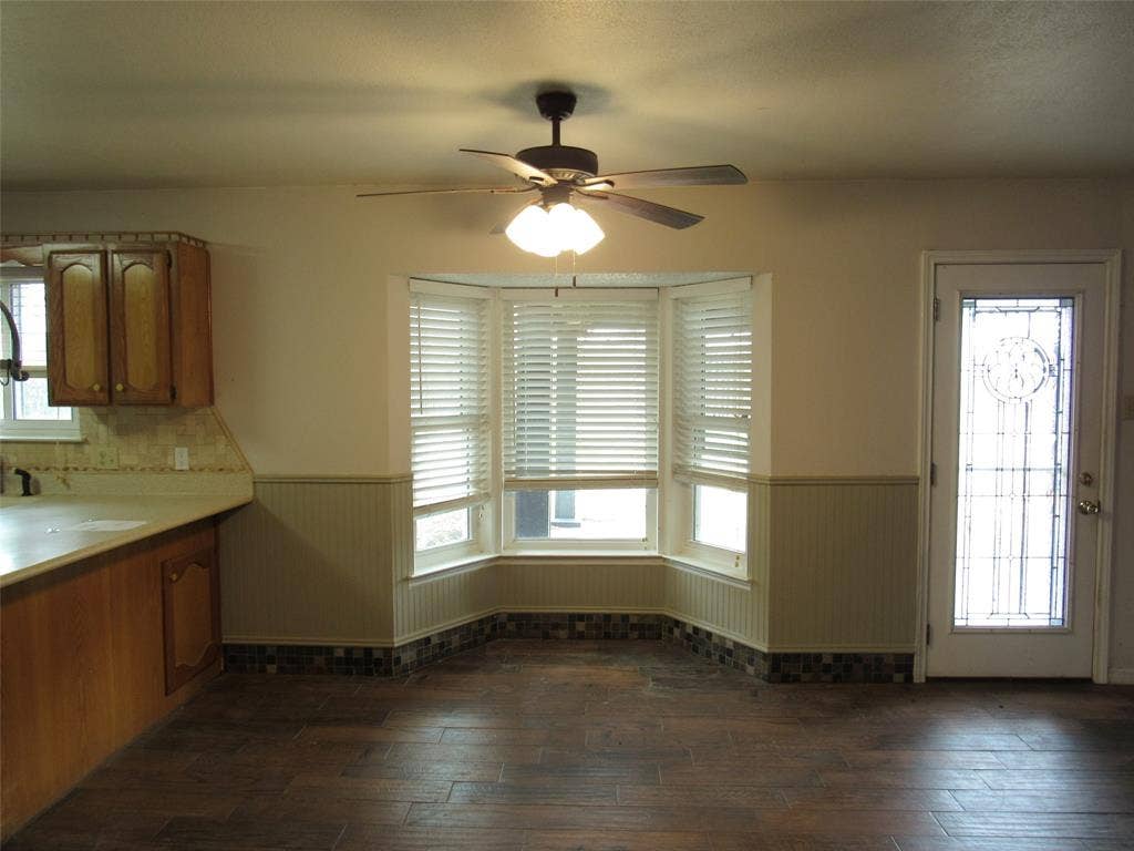 812 Regina Drive, Hewitt, TX 76643 812 Regina Drive, Hewitt, TX 76643