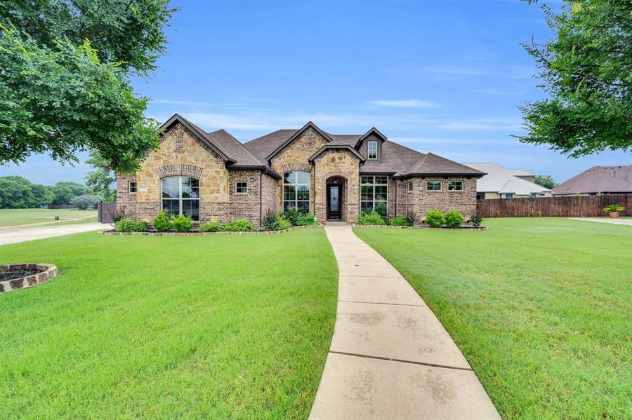 Property photo for 7218 Hill Country Court, Midlothian, TX