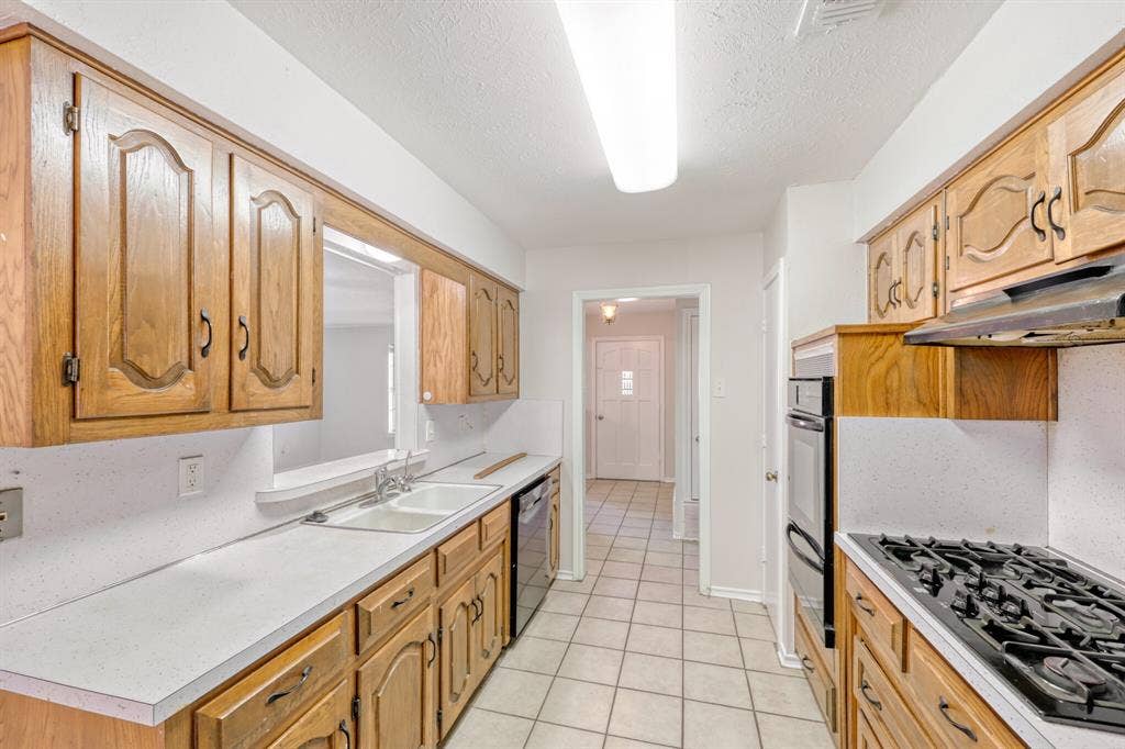 200 Connie Drive, DeSoto, TX 75115 200 Connie Drive, DeSoto, TX 75115