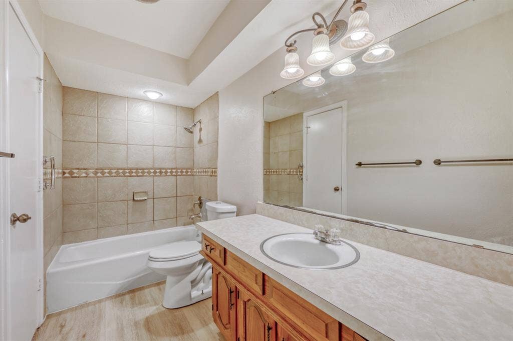 200 Connie Drive, DeSoto, TX 75115 200 Connie Drive, DeSoto, TX 75115
