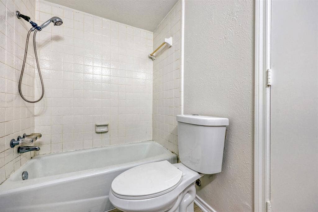 200 Connie Drive, DeSoto, TX 75115 200 Connie Drive, DeSoto, TX 75115