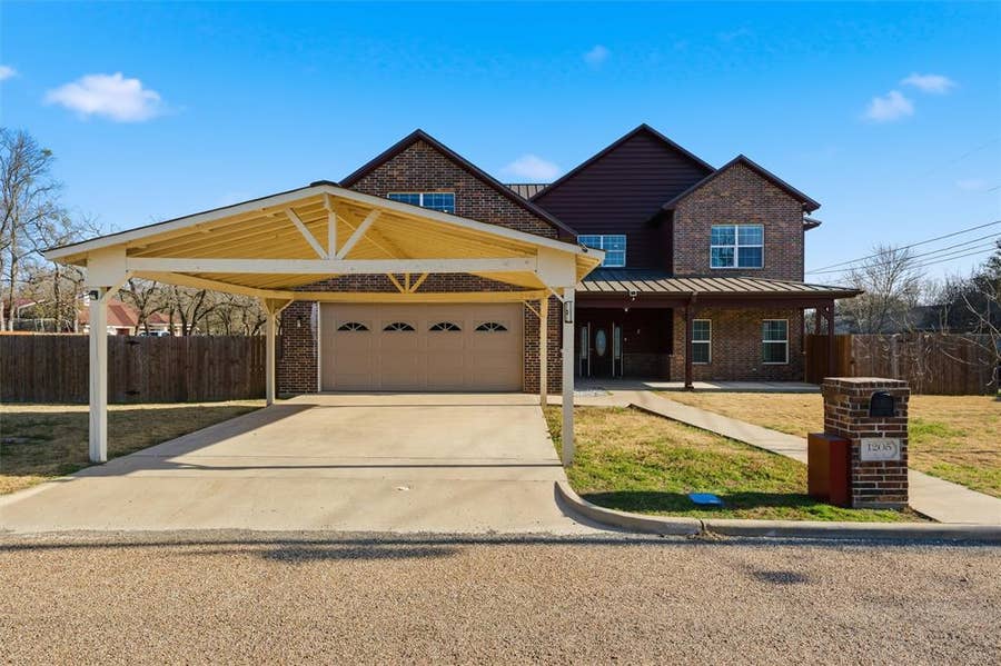Property photo for 1205 Avenue B, Lacy Lakeview, TX
