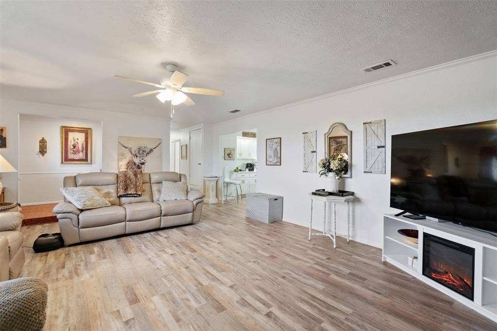 201 Colonial Circle, Athens, TX 75751 201 Colonial Circle, Athens, TX 75751