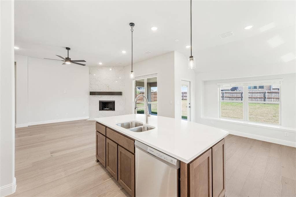 182 Memory Lane, Waxahachie, TX 75165