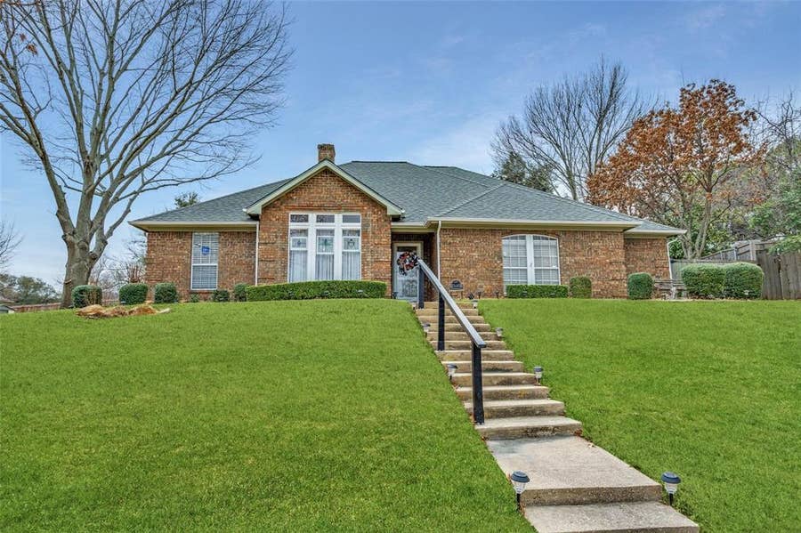 Property photo for 2120 Meadowview Court, Garland, TX