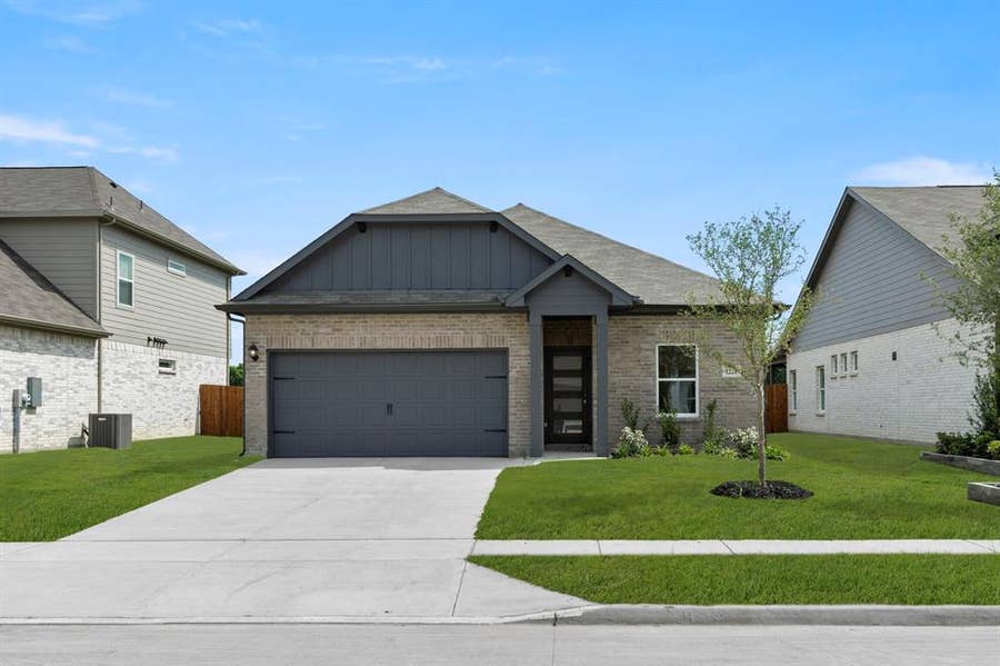 Property photo for 1221 Anderson Drive, Trenton, TX