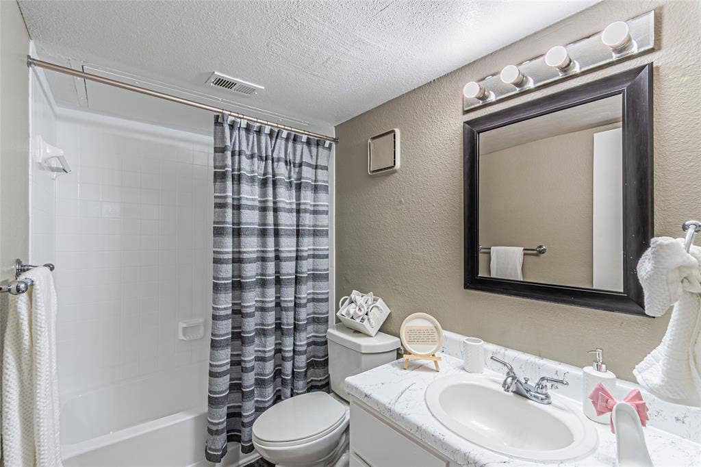 300 W Wintergreen Road, #226, DeSoto, TX 75115 300 W Wintergreen Road, #226, DeSoto, TX 75115