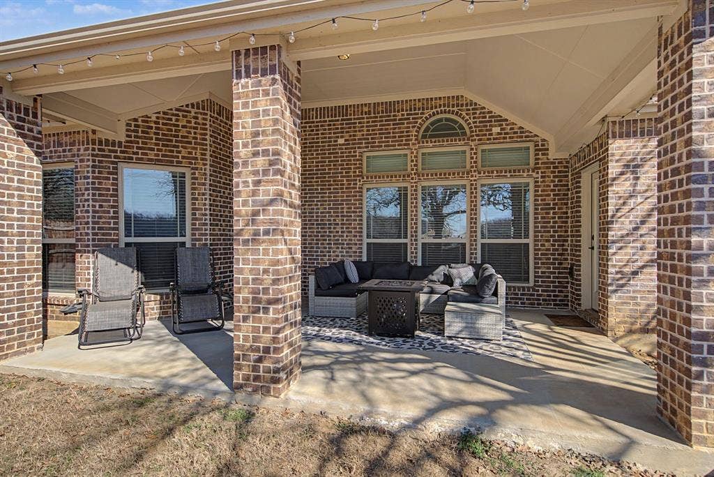 3409 Florence Drive, Corinth, TX 76210 View of patio featuring an outdoor lounge area