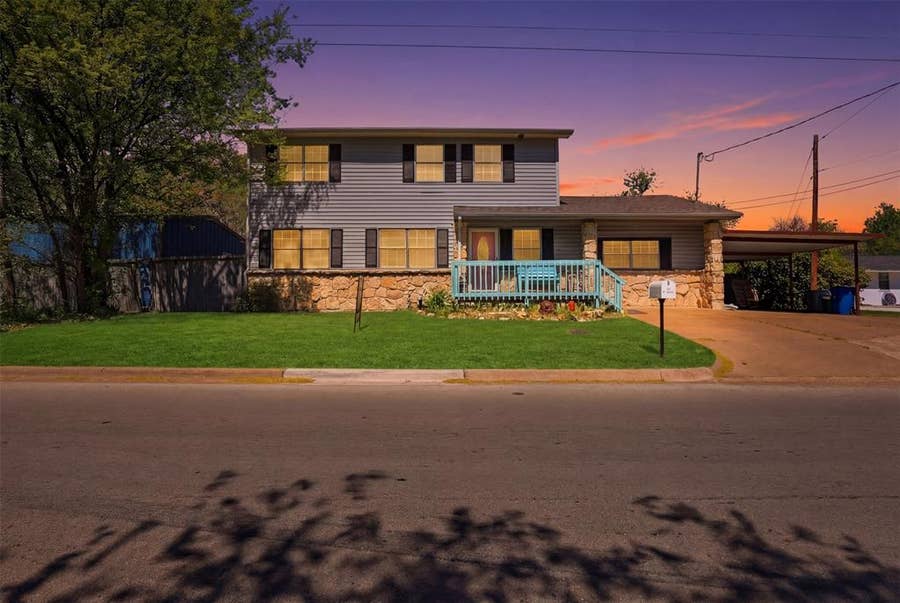 Property photo for 500 W Rucker Street, Granbury, TX