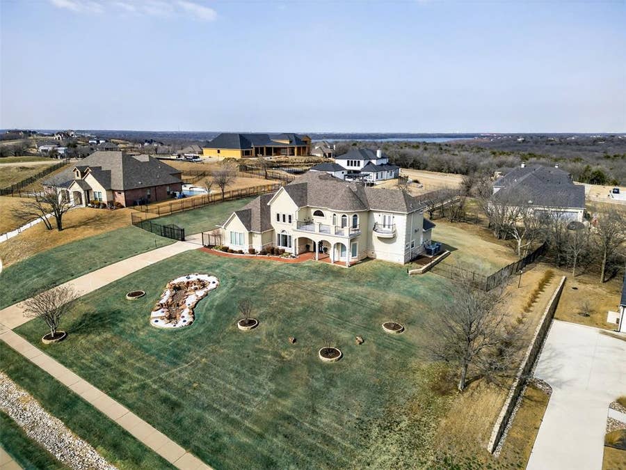 Property photo for 3072 Rosebud Court, Grand Prairie, TX