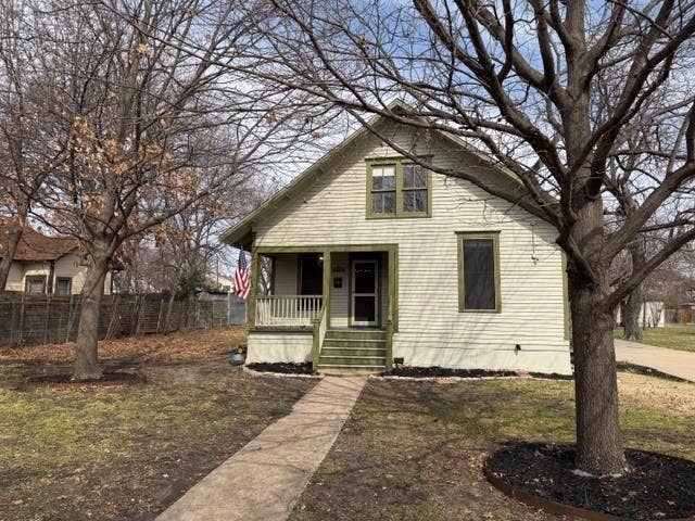 Property photo for 911 17th Street, Plano, TX