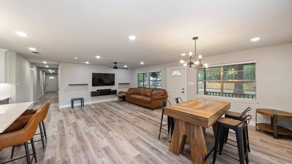 129 King Arthur Road, Mabank, TX 75156 Spacious living area featuring light-toned flooring, recessed lighting, and a modern chandelier