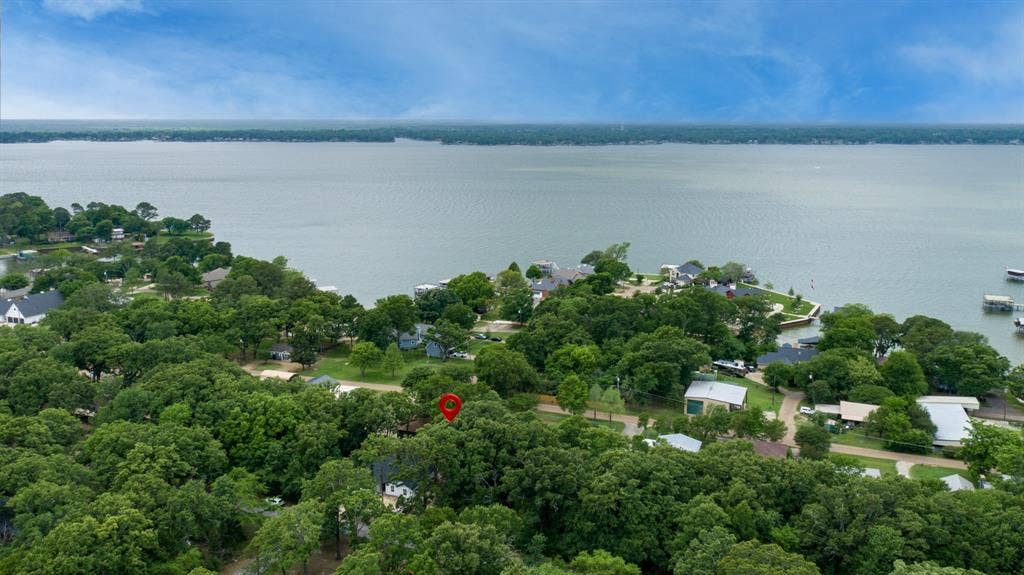 129 King Arthur Road, Mabank, TX 75156 Aerial view of the property's location, showcasing a serene lake and lush green trees