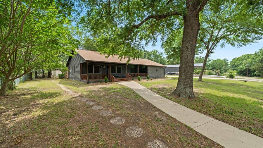 Property photo for 129 King Arthur Road, Mabank, TX