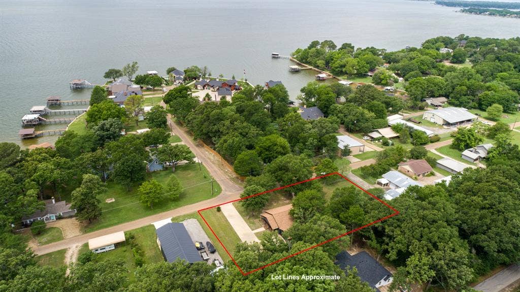 129 King Arthur Road, Mabank, TX 75156 Aerial view of the property, showcasing its proximity to the lake and surrounding mature trees