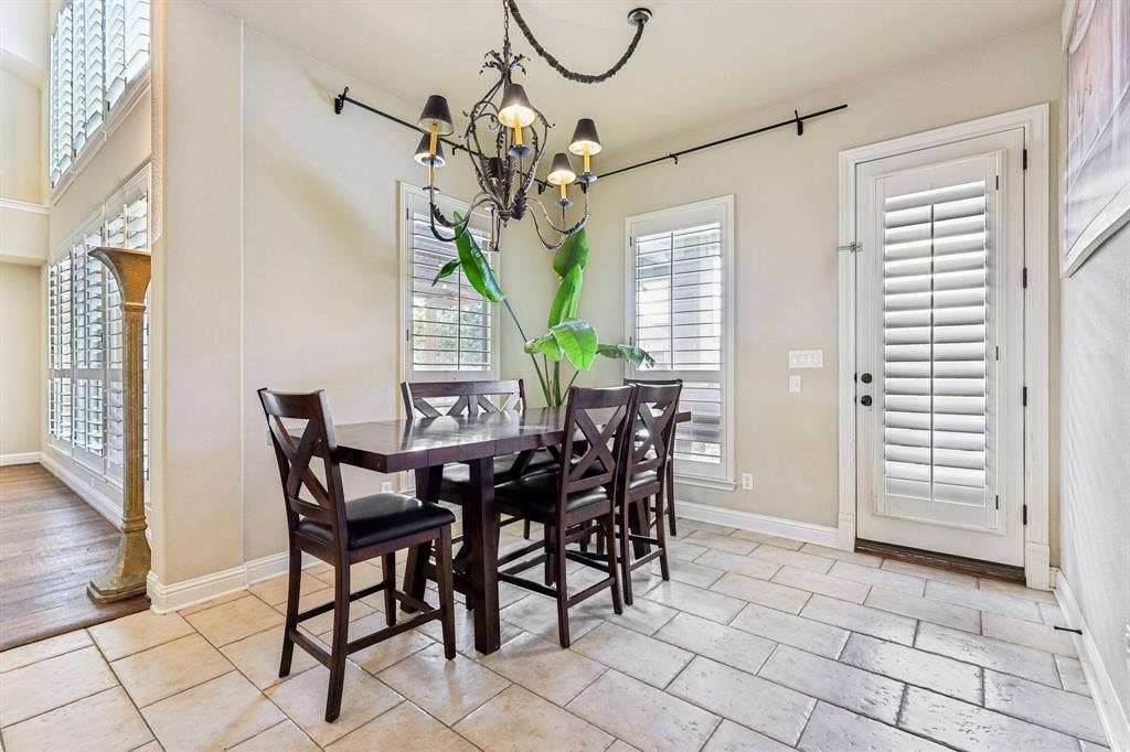 Breakfast Nook Overlooking the Pool
