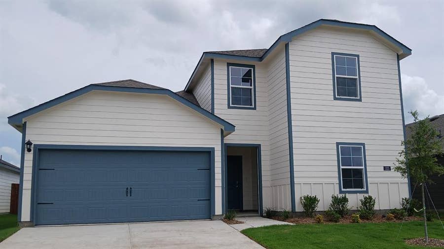 Property photo for 323 Whispering Pine Drive, Royse City, TX